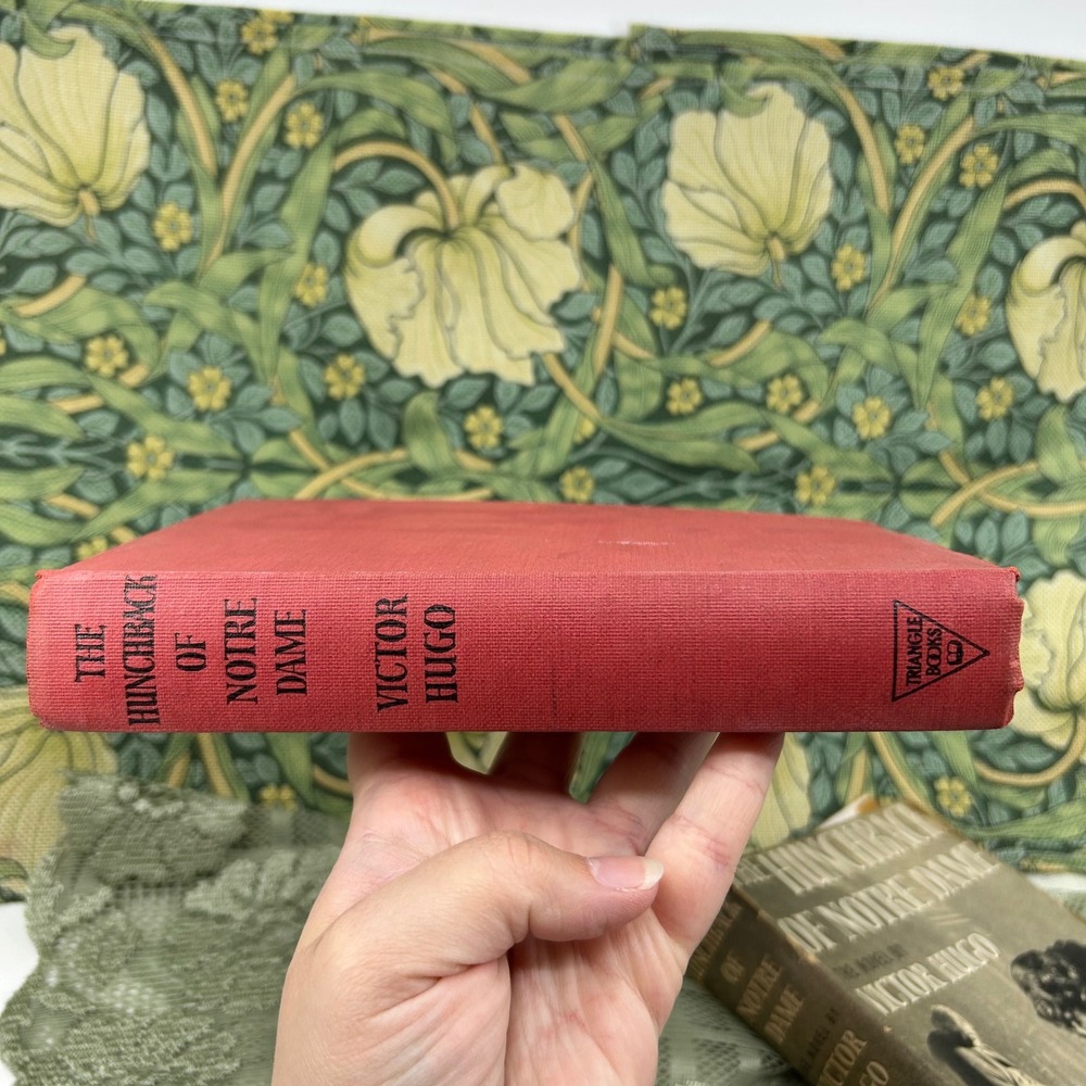 Vintage Cloth Hardcover 1940 The Hunchback Of Notre Dame by Victor Hugo - Picture 3 of 11